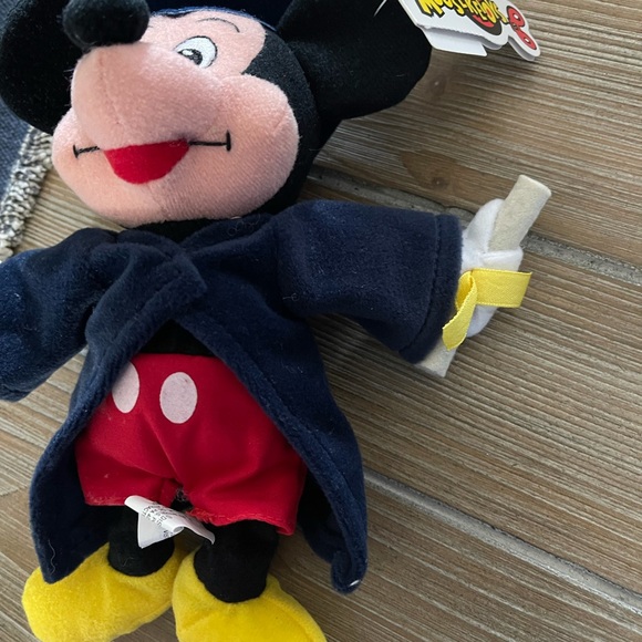 Disney plush graduation bean bag - Picture 4 of 5
